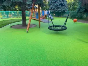 резиновая плитка или рулонное покрытие