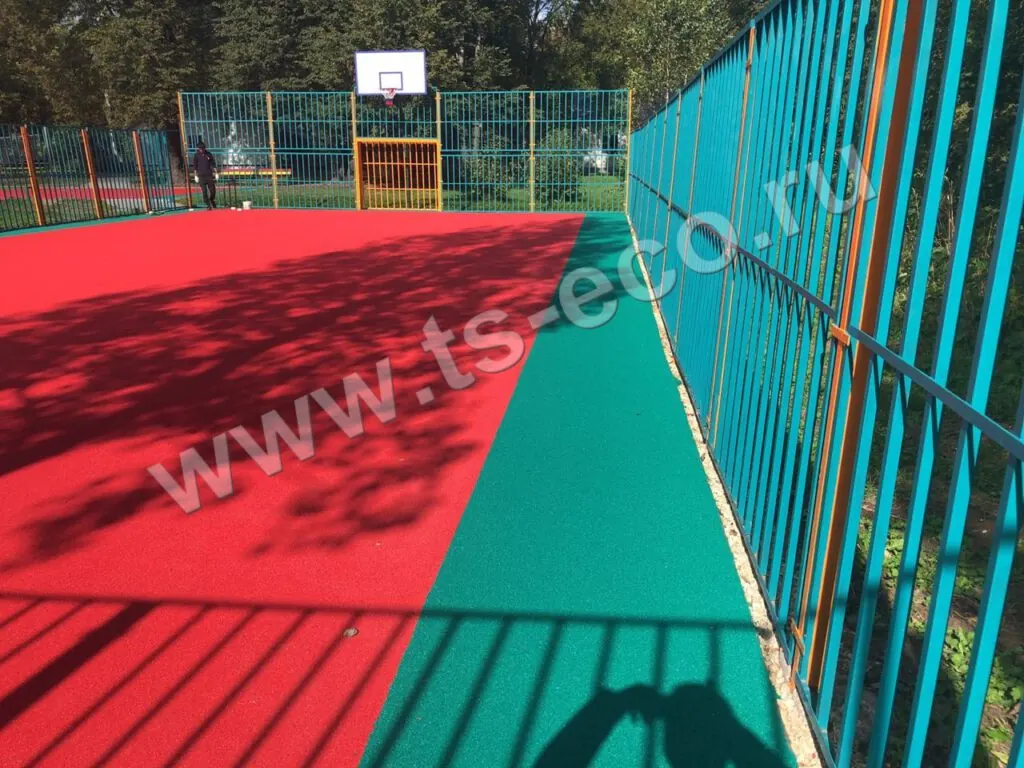 монтаж EPDM крошки толщиной 10 мм и разметки