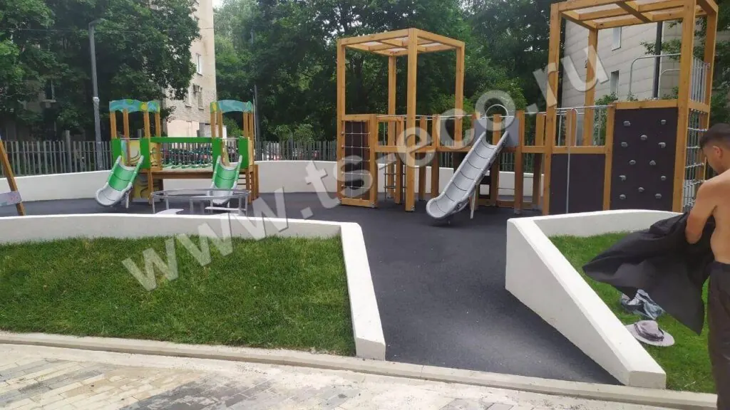 монтаж двухслойного покрытия из резиновой крошки