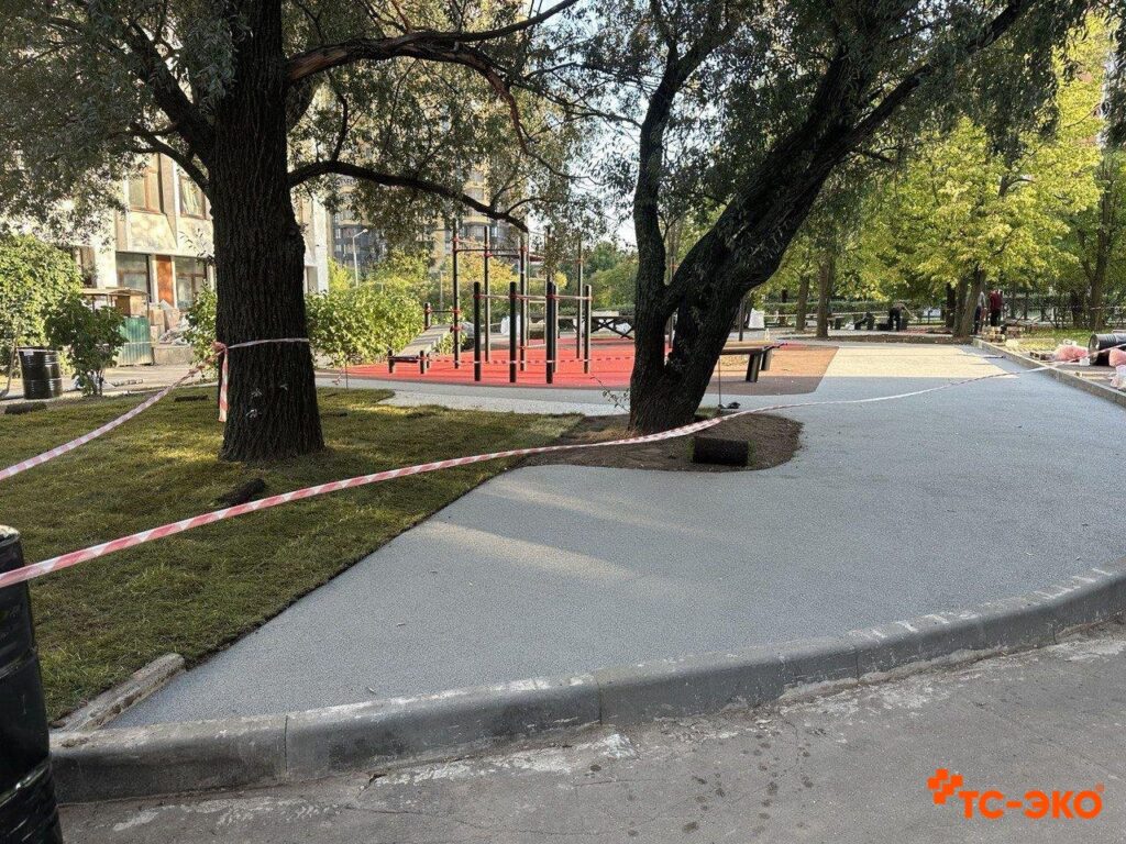 Общий вид покрытия из резиновой крошки на улице