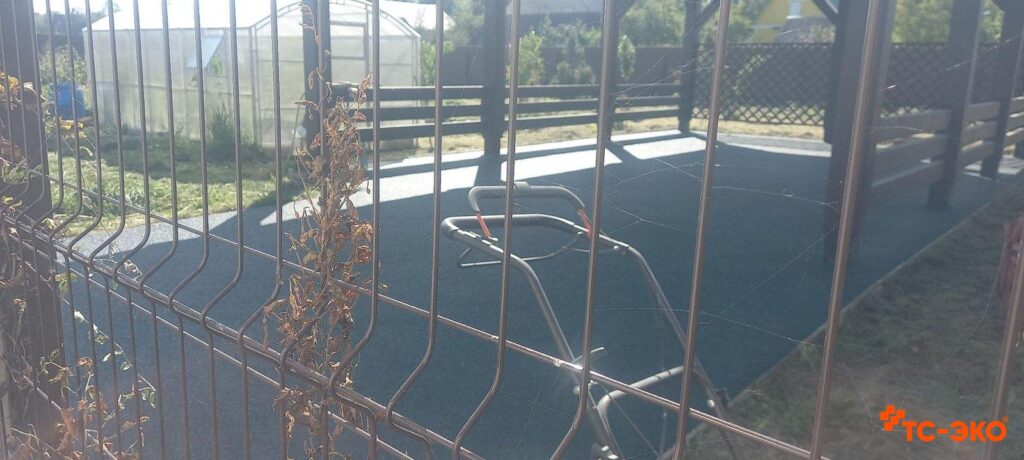 Уличное покрытие из резиновой крошки на площади 92.8 м²
