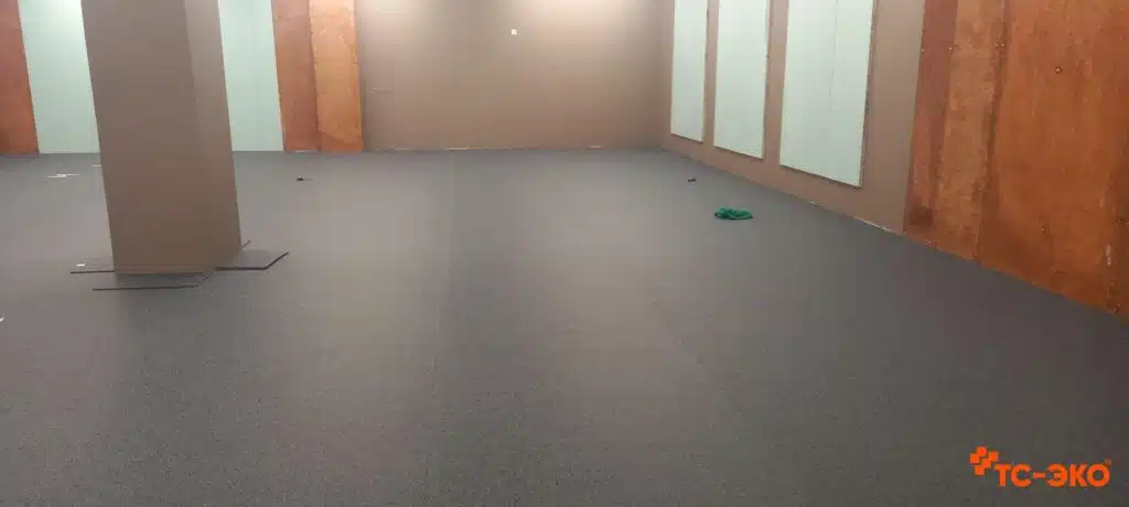 Монтаж рулонного покрытия в спортзале Brothers Boxing Club